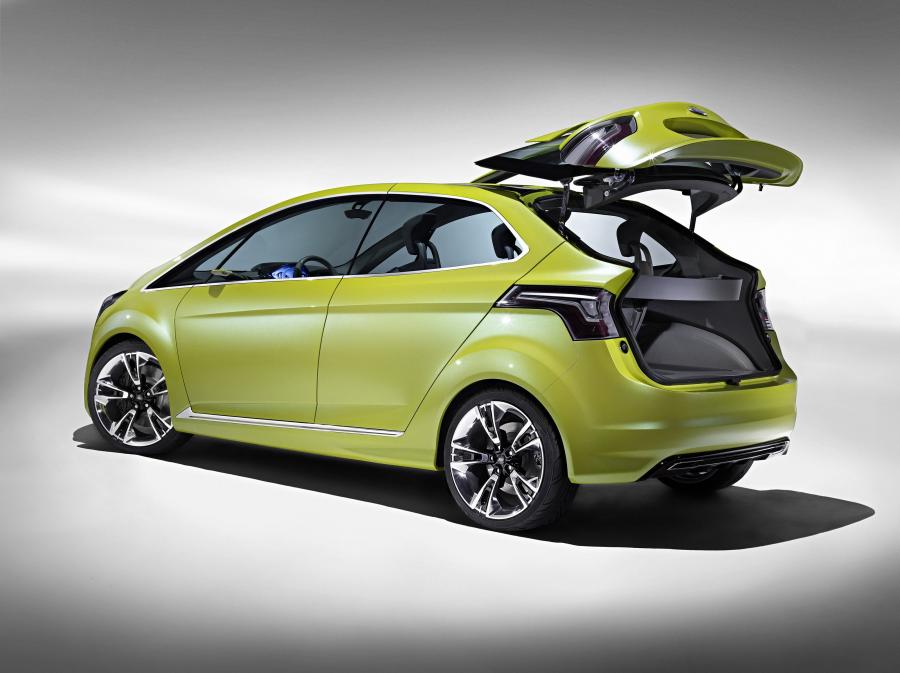  Ford iosis Max Concept 2009 года  (фото 6 из 45)